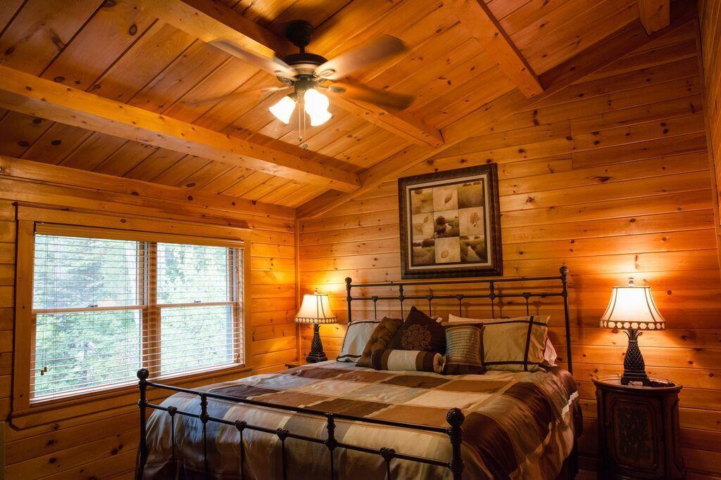 Lake Parlin Lodge & Cabins West Forks Room photo