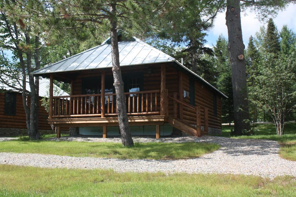 Lake Parlin Lodge & Cabins West Forks Room photo