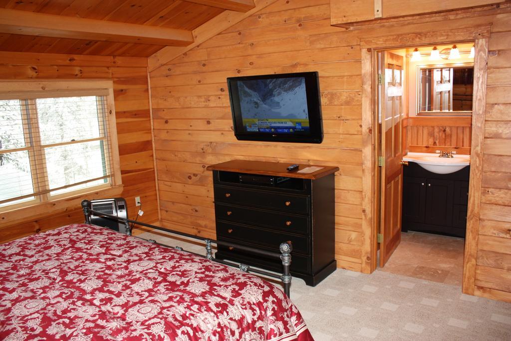Lake Parlin Lodge & Cabins West Forks Room photo